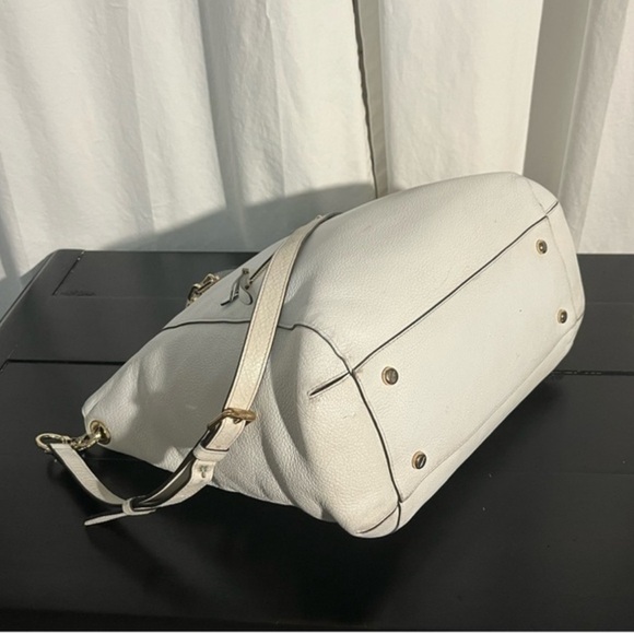 Henri Bendel 100% Pebbled Leather  Shoulder Bag Gold Accents White w HB Dustbag - Picture 7 of 17